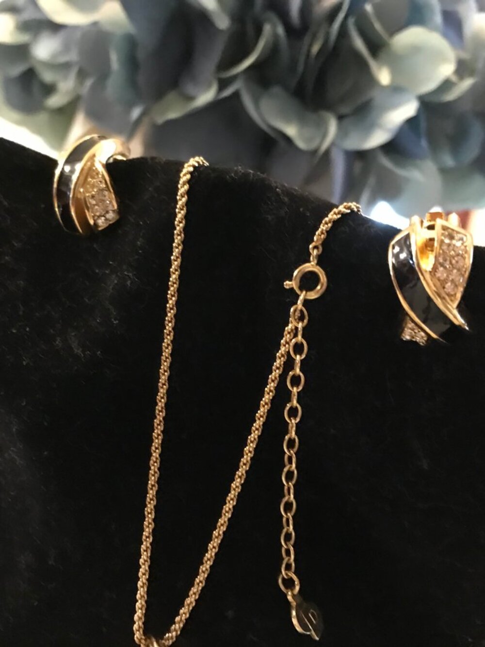 🎁Giftable - Vintage Christian Dior Black vEnamel/Swarovski Crystal Demi-Parure - Picture 15 of 15